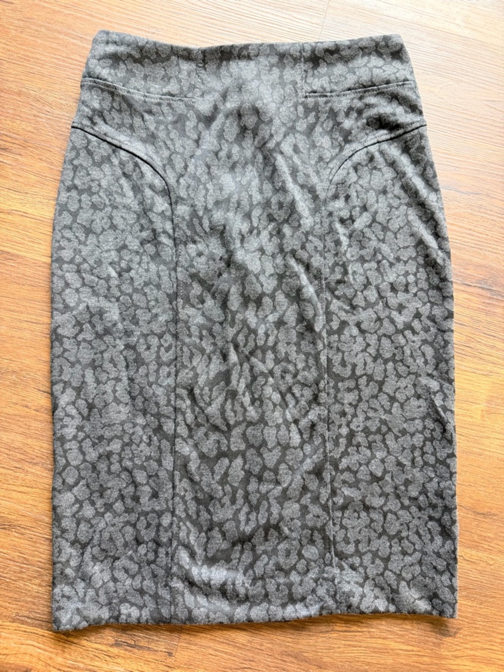 New York & Company Soft & Stretchy Leopard Print Pencil Skirt NWT